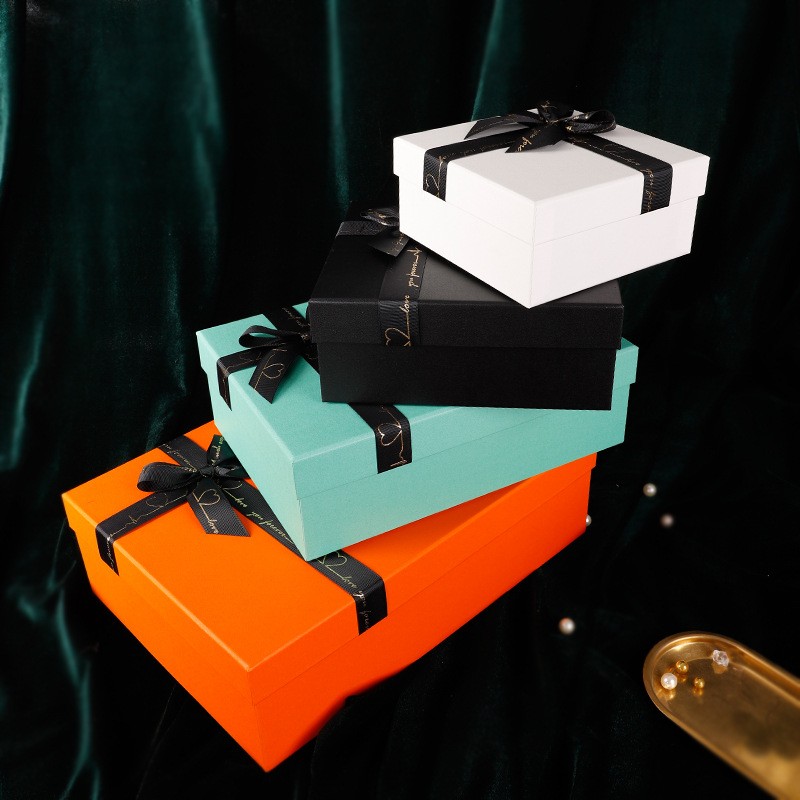 Exquisite kundenspezifische Kleidungsverpackung mit Deckel Geschenkbox Kartonverpackung Schuhverpackungsbox Wellpappe