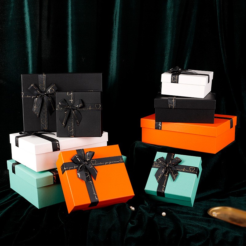 Exquisite kundenspezifische Kleidungsverpackung mit Deckel Geschenkbox Kartonverpackung Schuhverpackungsbox Wellpappe